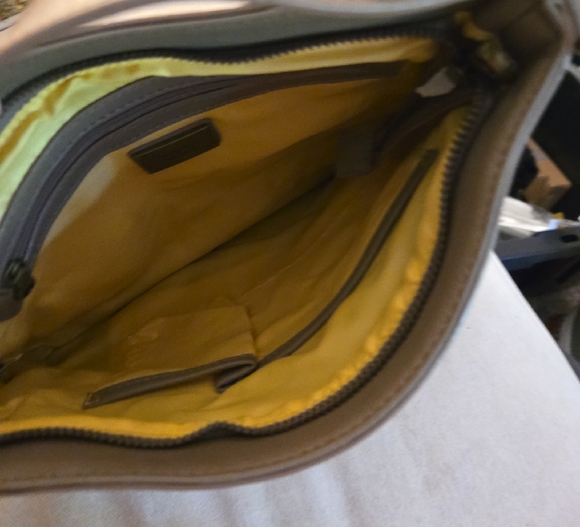 Chic Tan Crossbody Bag - Picture 3 of 5